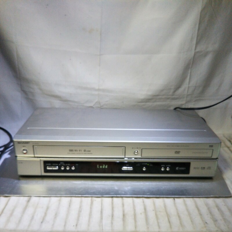 送料無料(EM1097)SHARP　シャープ　一体型DVDビデオプレイヤー