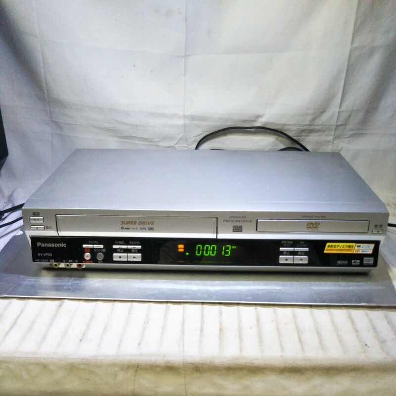 送料無料(EM1143)Pansonic　パナソニック　一体型DVDプレイヤー　NV-VP33