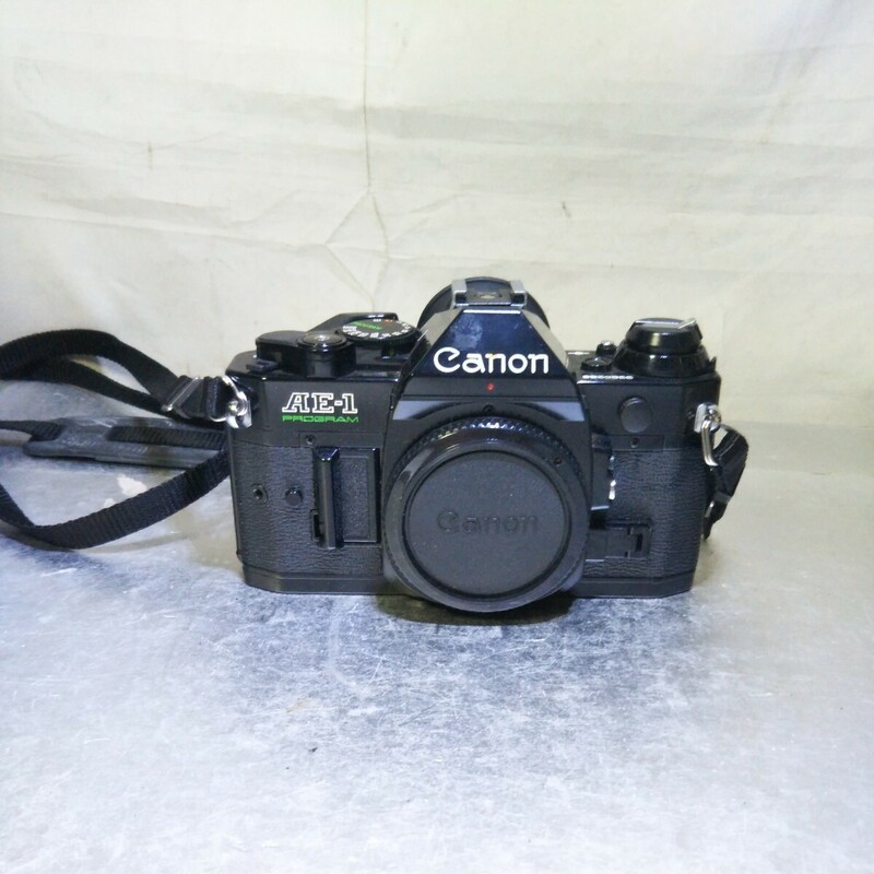 送料無料(４M1222)カメラ　canon AE-1 PROGRAM キャノン　プログラム シルバー　ボディ 　一眼レフ　camera silver body 