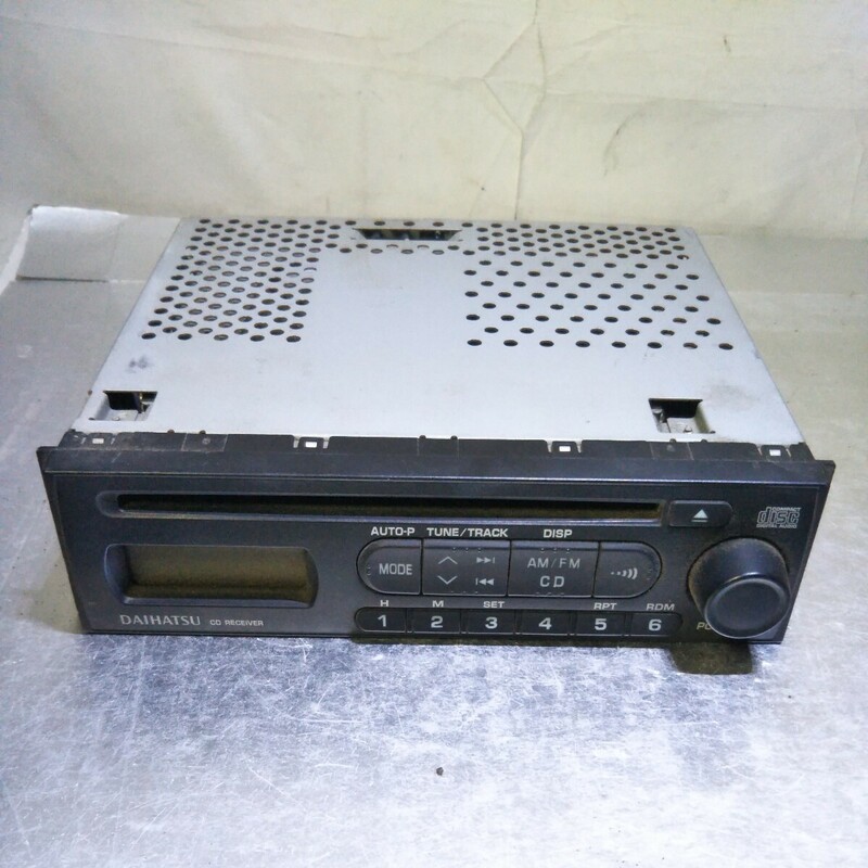 送料無料(４M1238)ダイハツ　CDプレーヤー　86180-B5010　