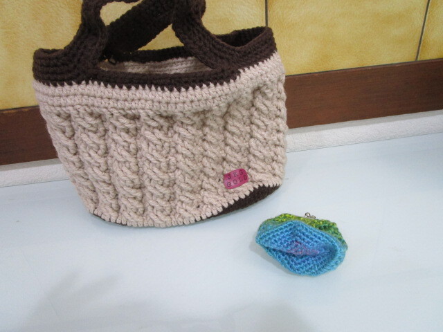 手編み バッグ 手作り 手提げかばん ハンドメイド ミニバッグ 毛糸 おまけ がま口 ベージュ系