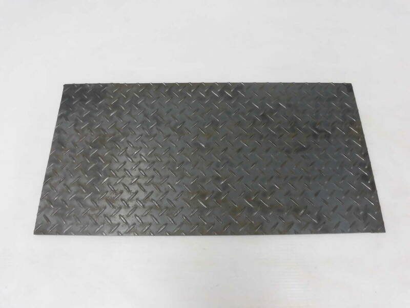縞板　鉄板　板厚6mm　320mm x631 mm 1枚 　切材　切板　溶接材　側溝蓋