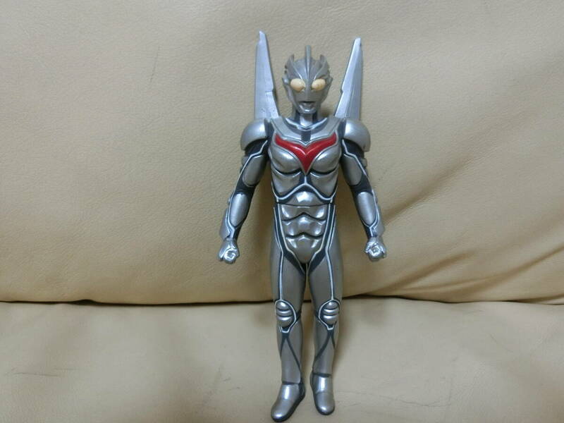 BANDAI 　　ウルトラヒーローシリーズからウルトラマンノアのソフビです。