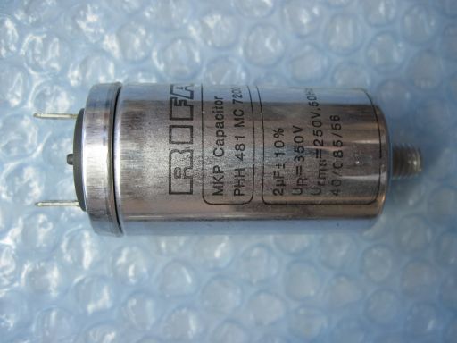 P0012　ＲＩＦＡ製　ＭＫＰフィルムコンデンサー　2μF　250V（50Hz）外観は若干の傷、凹みが有り　機器より取り外し品　ジャンク品　1個　