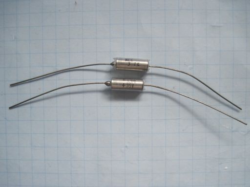 P0051 NEC タンタルコンデンサ？？ 3.3μF 35V 未使用品ですが長期保存品　動作、詳細未確認　リード線変色等有　ジャンク品　2個セット