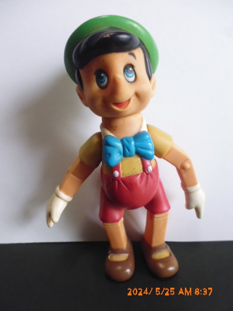 ピノキオ　Disney ビンテージ　１９７０年代　Movable Vintage Pinocchio Plastic Figure レアな可動関節と緑の帽子