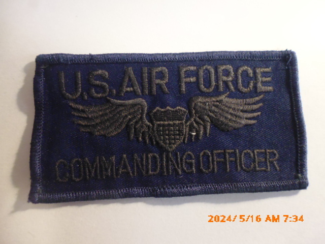 U.S. AIR FORCE COMMANDING OFFICER ビンテージ　中古の黒色仕上げの味のあるワッペン