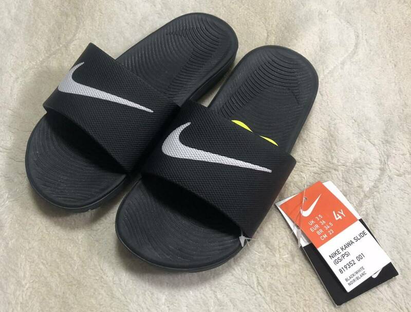 新品★NIKE★ナイキ ビッグロゴ シャワーサンダル 23 黒×白系 サンダル キッズ ジュニア レディース 819352