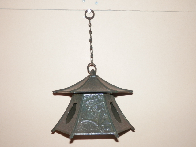鉄製風鈴 吊灯篭型 梟図 ベル欠品 横19.3cm 重量約1.2kg(検索 金属製ドアベル壁掛けドアチャイム