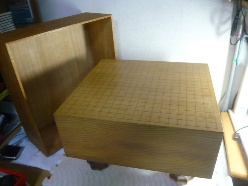 囲碁盤 　へそ・木製カバー 有　 幅45.5cm x 奥行42cm x 高さ30cm　厚み17.5cm 中古