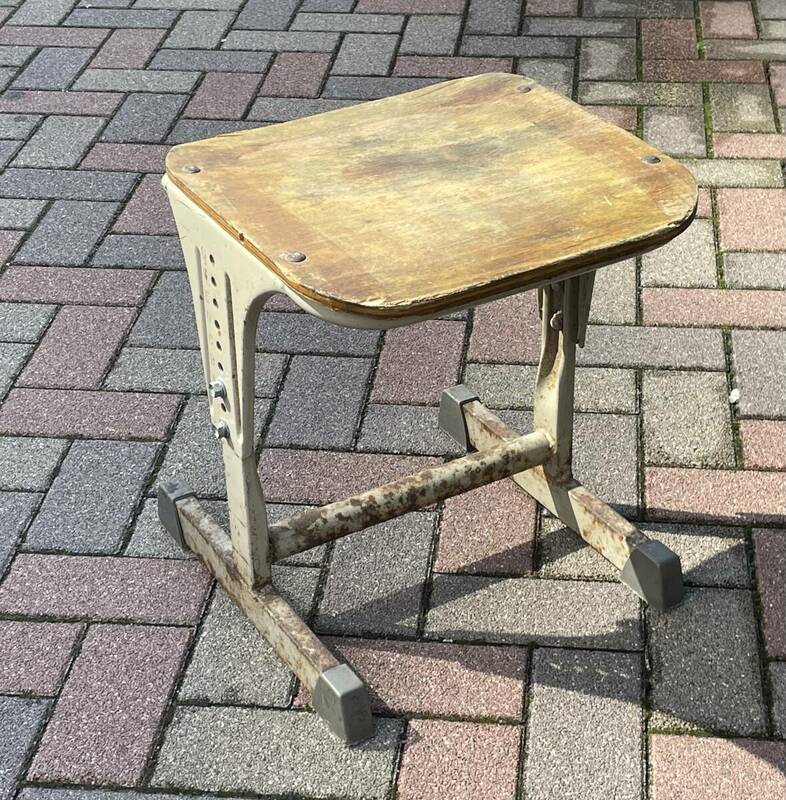 古い　パイプ・木・イス　椅子　高さ調節　錆サビ　古道具
