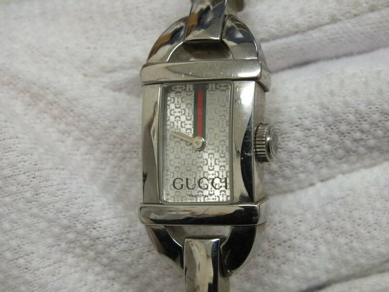 GUCCI グッチ 6800L バングルウォッチ シルバー文字盤 クオーツ レディース腕時計 ジャンク 激安1円スタート