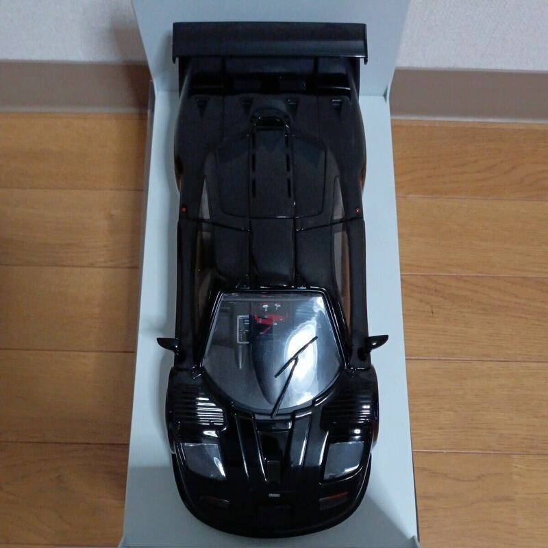 UT モデル 1/18 マクラーレン　F1 GT-R ロードカー　1997 ブラック