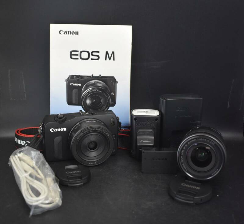 W5-67 【通電動作確認済み】 Canon キヤノン EOS M ミラーレス一眼 カメラ / EF-S 18-55ｍｍ Ｆ4-5.6 IS STM レンズ 現状品