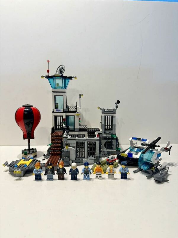 LEGO レゴ 【60130 Prison Island】