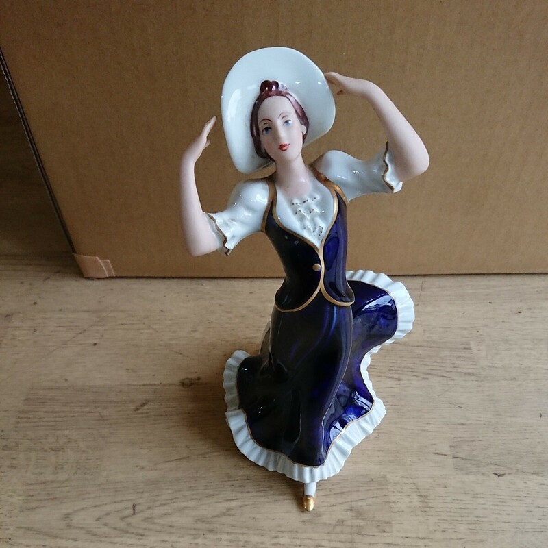 050719 西洋陶器 貴婦人 帽子 ドレス女性 置物