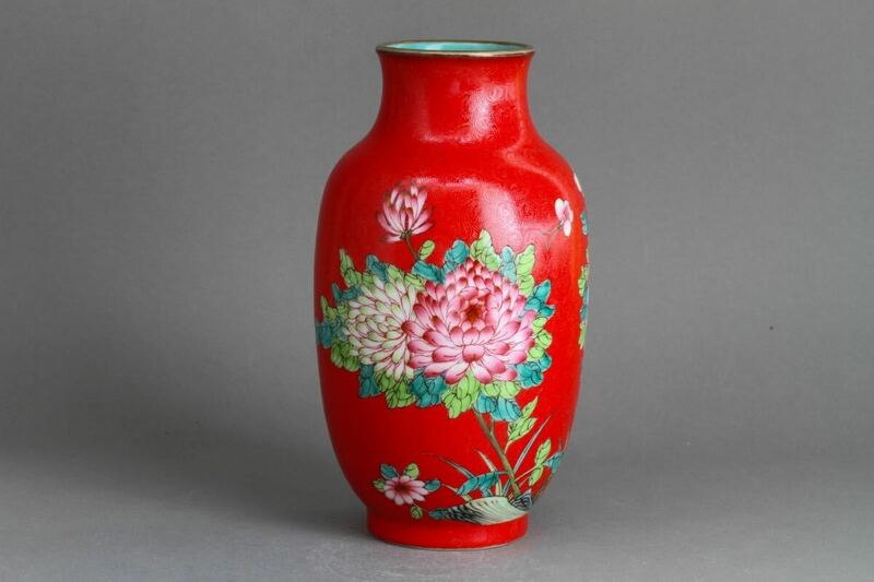 【久】2049 在銘　紅釉粉彩花弁紋花瓶　時代品　　唐物　中国美術　乾隆