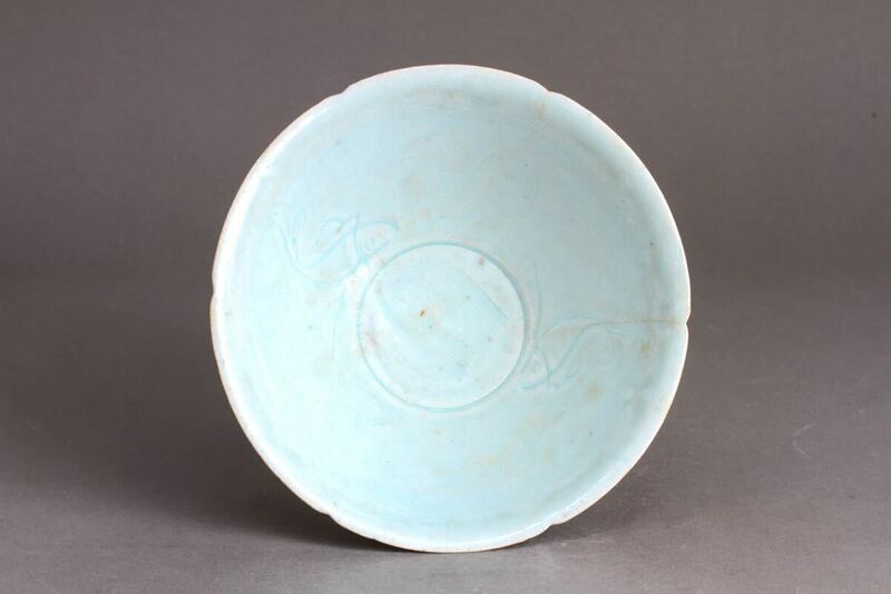 【久】2062 青白磁花弁紋葵形鉢　時代品　　唐物　中国美術　傷有