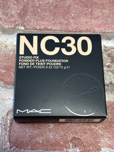 ☆新品未使用☆MAC 　マック　スタジオフィックスパウダーファンデーション　NC30（標準色）