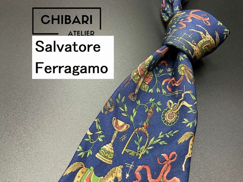 【美品】Salvatore Feragamo　フェラガモ　ホース柄　ネクタイ　3本以上送料無料　ネイビー　0501129