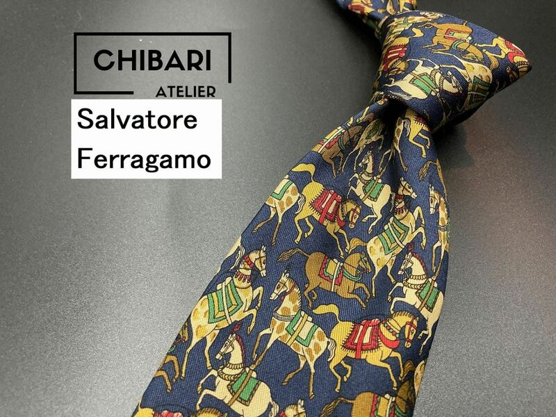 【超美品】Salvatore Feragamo　フェラガモ　ホース柄　ネクタイ　3本以上送料無料　ネイビー　0505002