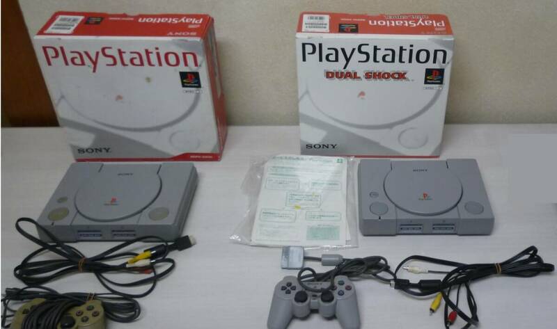 【6-5-28-2Rs】箱付き　初代プレステ1 　2台セット　SONY PlayStation1 SCPH-5500、SCPH-7000