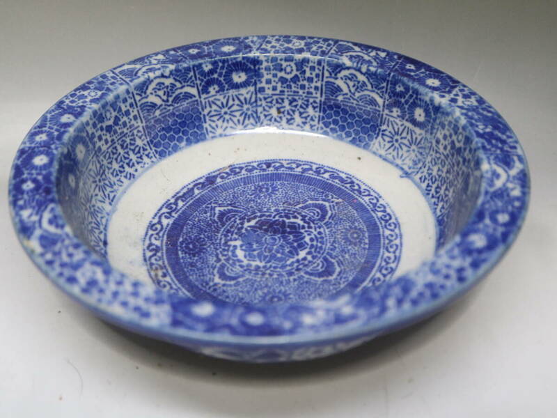 印判手 古い陶器の鉢 深鉢 染付 藍色 