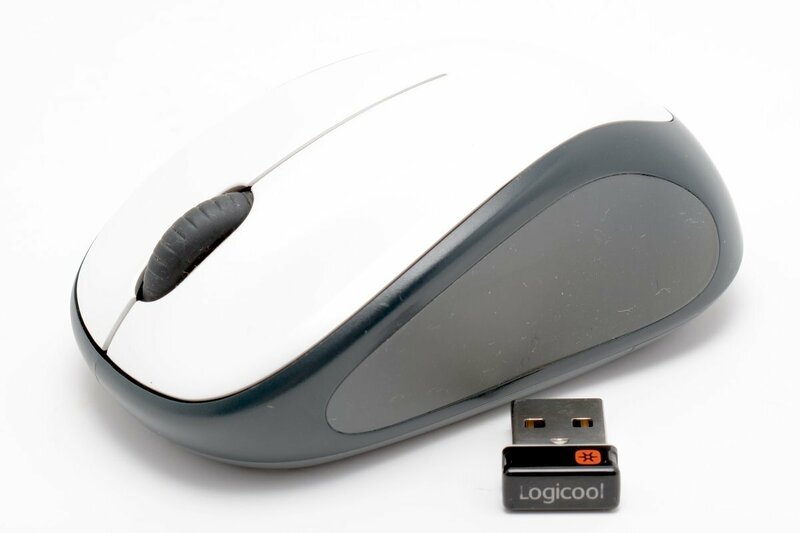 【良品】Logicool Wireless Mouse M235 (M235NIW) アイボリーホワイト USB Unifying レシーバー付き ロジクール #4452
