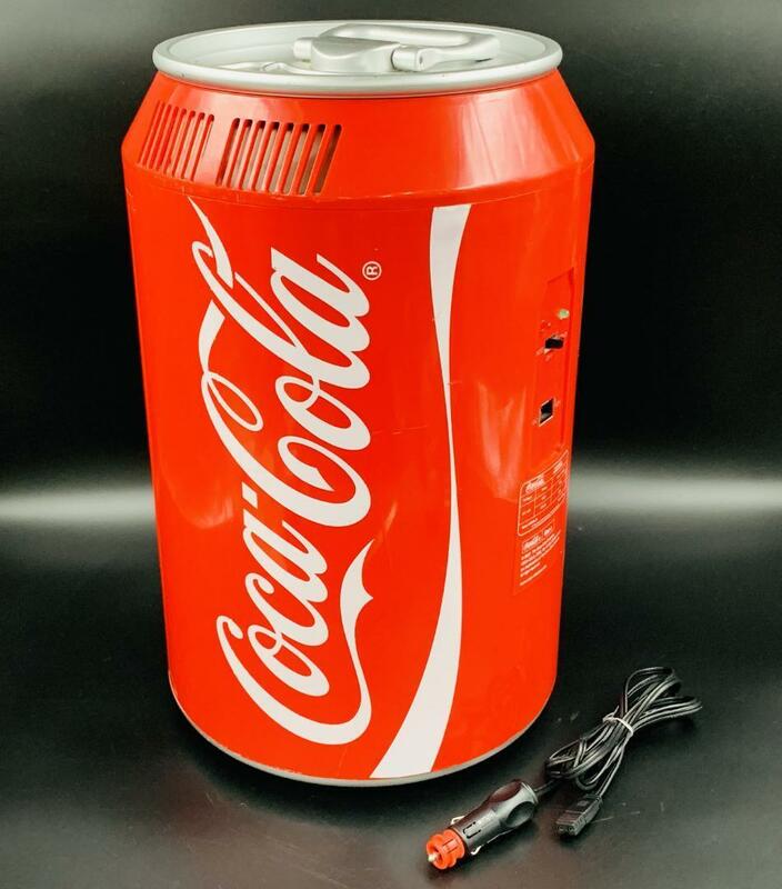 コカ・コーラ 保冷庫 缶型タイプ 8缶 車でも使える 冷蔵庫 クーラーボックス Coca-Cola 8Can Capacity Fridge Red HOT&COLD【動作品】