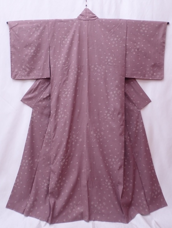 未使用 しつけ糸付き 紬のお着物 正絹 灰紫 身丈157.5cm(+4.5cm) 裄丈64.5cm つむぎ 和装 和服 着物 E04130