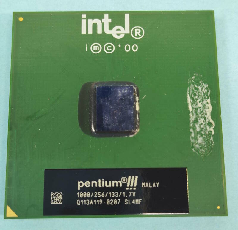 Intel PentiumⅢ MALAY　1000/256/133/1.7V　Q113A119-0207 SL4MF 