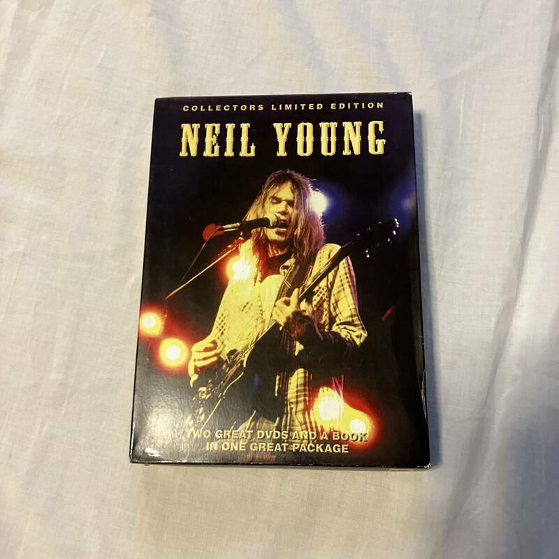 ニール・ヤング ハリケーン・ライブ　Neil Young Hurricane LIVE DVD2枚組+ブックレット 輸入盤（中古）