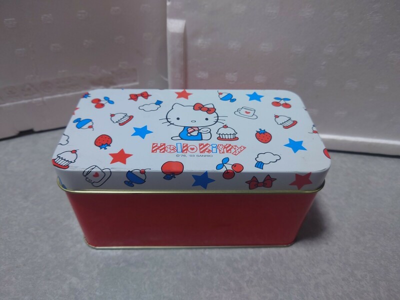 ハローキティ　空き缶ケース　2003年製造　キティちゃん　サンリオ