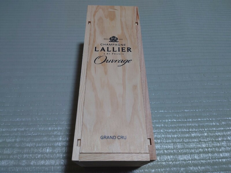 シャンパーニュ　ラリエ　空き箱　木箱　CHAMPAGNE　LALLIER　ワイン