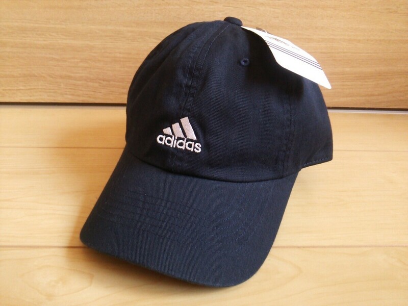 新品adidasキャップ*帽子ネイビー色*未使用アディダス*送料無料レディース