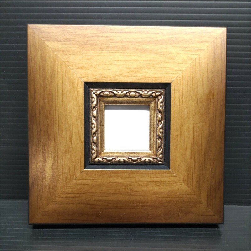 額縁 正方形　キズあり ５センチ　ＭＤＦ製ゴールド面金　水彩画・デッサン画に　アートフレーム