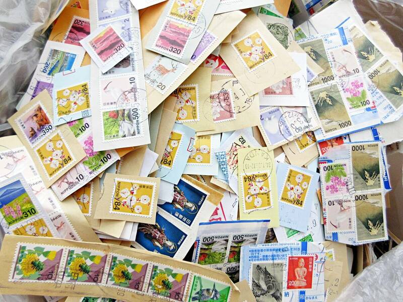 【2024.5月購入品 日本 普通切手 紙付き 約10kg 箱含】使用済み切手 大量セット キロボックス 消印あり まとめて 日本切手 紙モノ