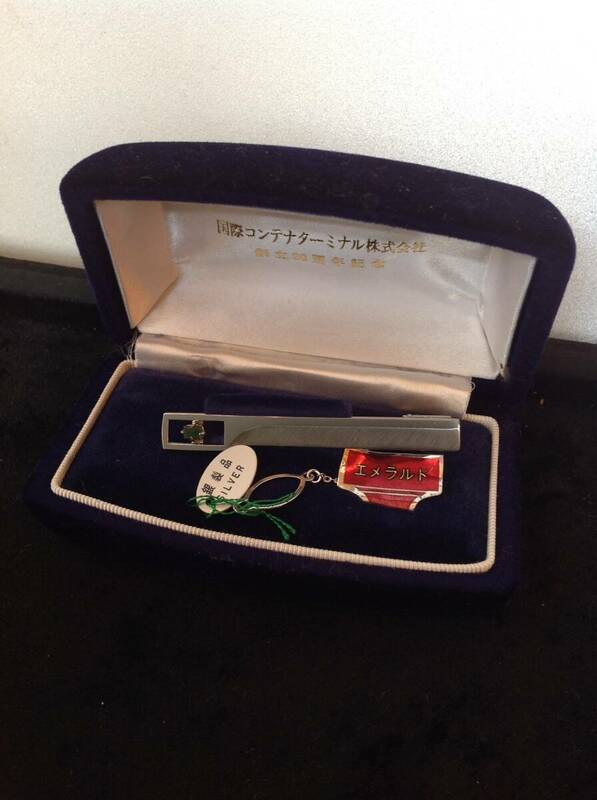 ヴィンテージ 日本製 シルバー エメラルド ネクタイ留 長期保管未使用 箱に記念の記載