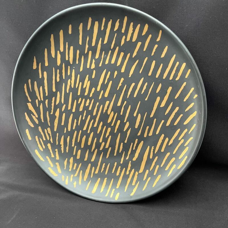 和食器　大皿　漆黒　ゴールド　直径約29.8cm 高さ約5cm 未使用品