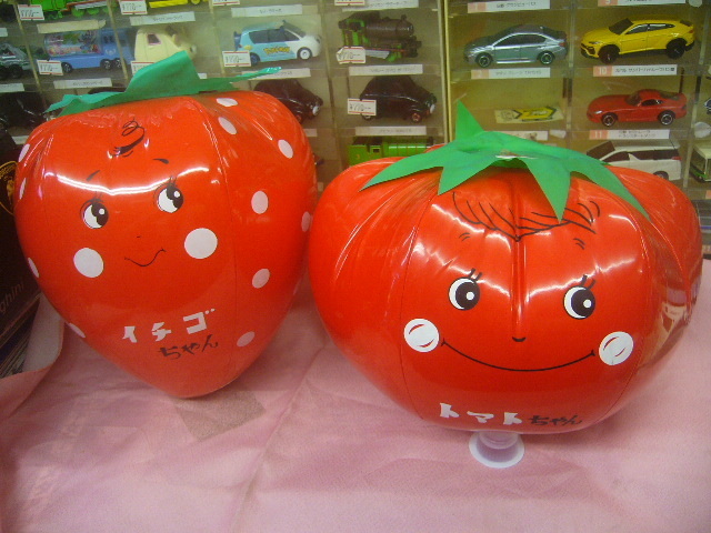 イチゴちゃん・トマトちゃん／ビニール空気物（当時の店の展示品）１９７０年代