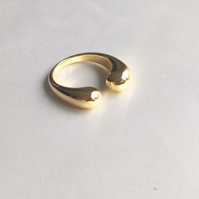 #121　ティアドロップリング　ゴールド　フリーサイズ　シンプル　指輪　匿名配送