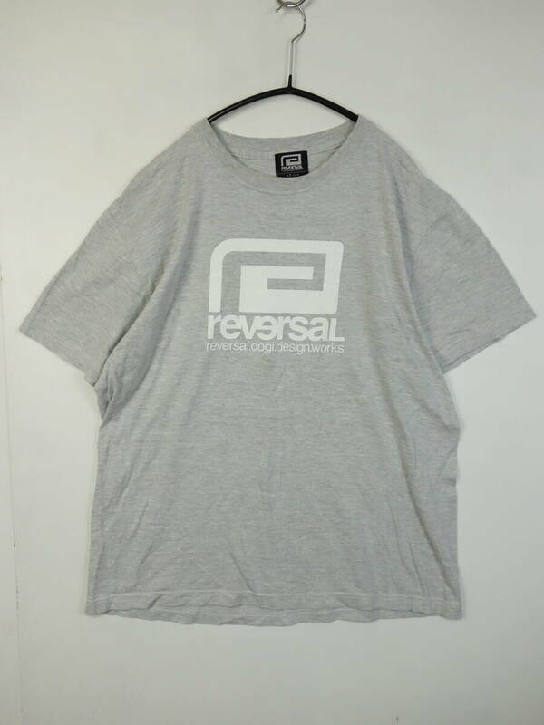 C245/reversal/リバーサル/rvddw/半袖Tシャツ/ロゴ/グレー/メンズ/Lサイズ
