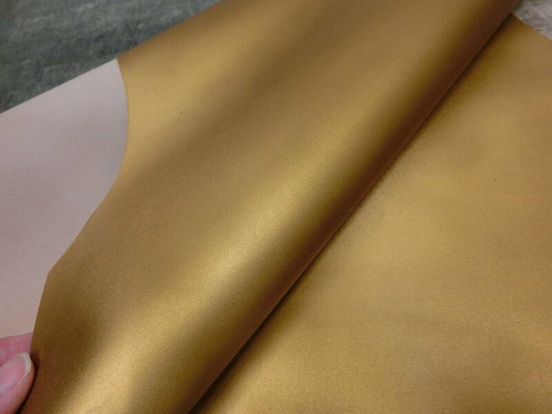 B52ゴールド箔　金色　使い込みや折れで下地のシルバー箔が出てくる二重加工　27デシ　0,7~0,9ミリ　ソフト伸び無し硬くない