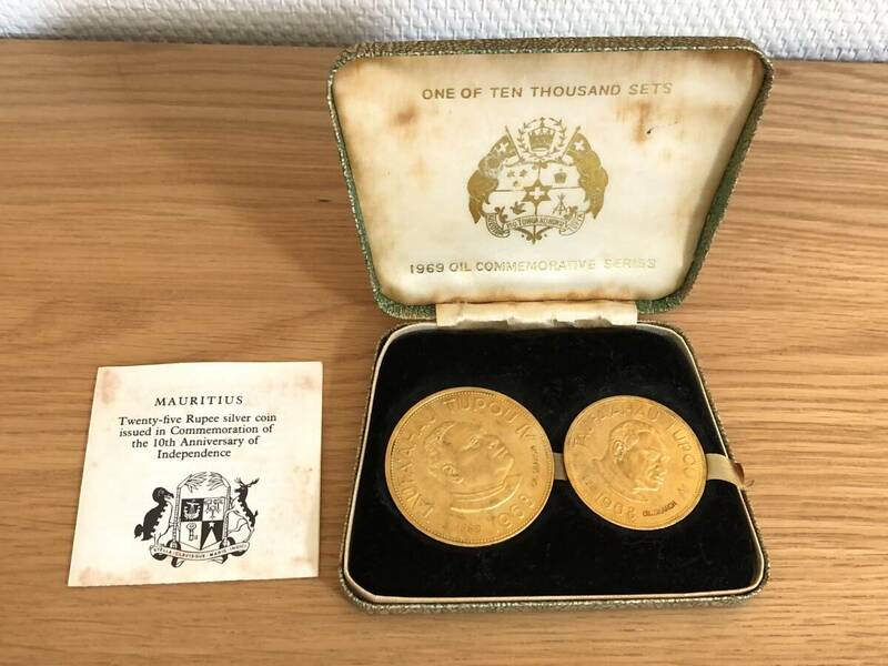 ◆M12739◆ トンガ王国 金色白銅貨 1968年 2枚 2パアンガ 1パアンガ 総重量約70.5g