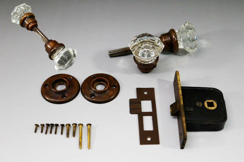  アンティーク 八角ガラス製ドアノブ 座付、鍵座（鍵なし）付 真鍮 建具金具 大正ロマン 昭和レトロ