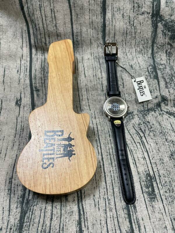 THE BEATLES　ギター型木製ケース付/経年自宅保管/未使用品
