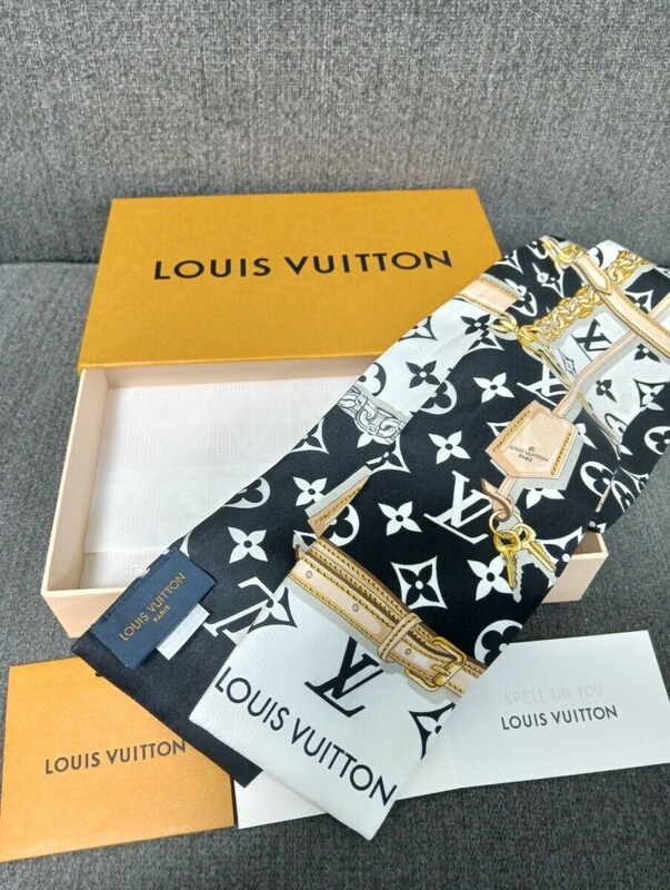 LOUIS VUITTON ルイ ヴィトン LV スカーフ M78656 バンドー モノグラム シルク 100% ブラック ホワイト ブランド レディース 箱 1円〜