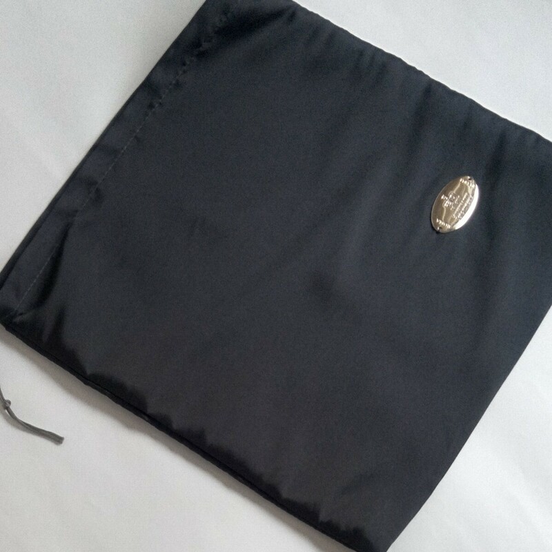 〔フェンディ〕39×39cm 保存袋 巾着袋 布袋 バッグ用 FENDI 正規品 プレート ブラック （0125)