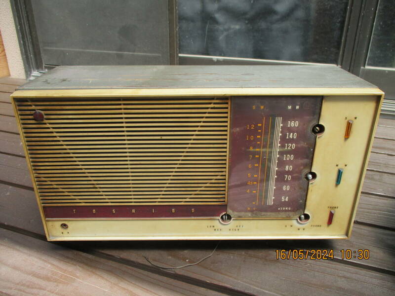 東芝製 　マツダ真空管式ラジオ 　5UD-301（うぐいすTS）