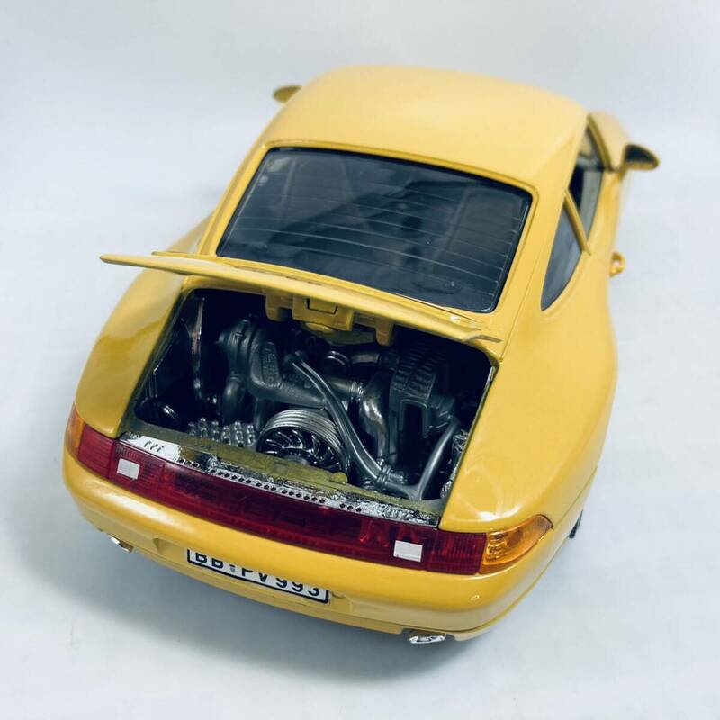 外箱無し イタリア製 burago 1/18 993 PORSCHE 911 CARRERA COUPE yellow ポルシェ911 カレラクーペ 